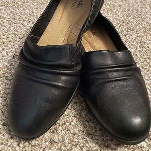 Clarks soft leather flats size 6.5 WIDE